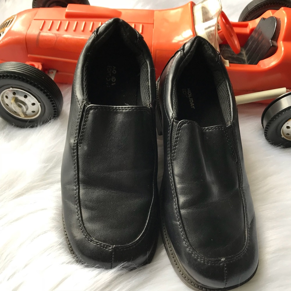HOLIDAY EDITIONS Boy’s Sz 2 Black Shoes